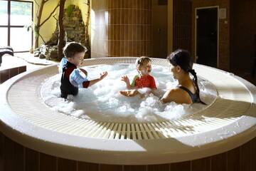 Фото номера Семейный номер (для 2 взрослых и 1 ребенка) Отель Wierchomla Ski &amp; Spa Resort г. Пивнична 4
