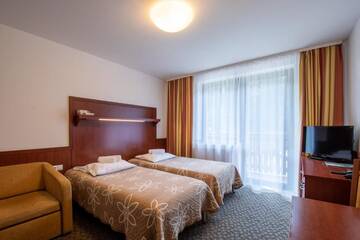 Фото номера Двухместный номер с 2 отдельными кроватями Отель Wierchomla Ski &amp; Spa Resort г. Пивнична 6