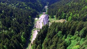 Фото номера Двухместный номер с 2 отдельными кроватями Отель Wierchomla Ski &amp; Spa Resort г. Пивнична 15