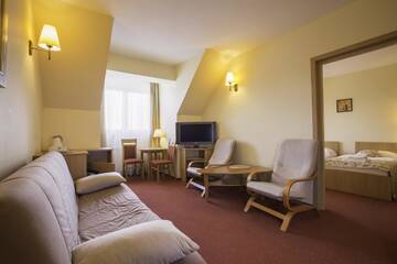 Фото номера Трехместный номер Делюкс Отель Ski Hotel г. Пивнична 4