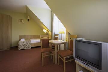 Фото номера Трехместный номер Отель Ski Hotel г. Пивнична 3